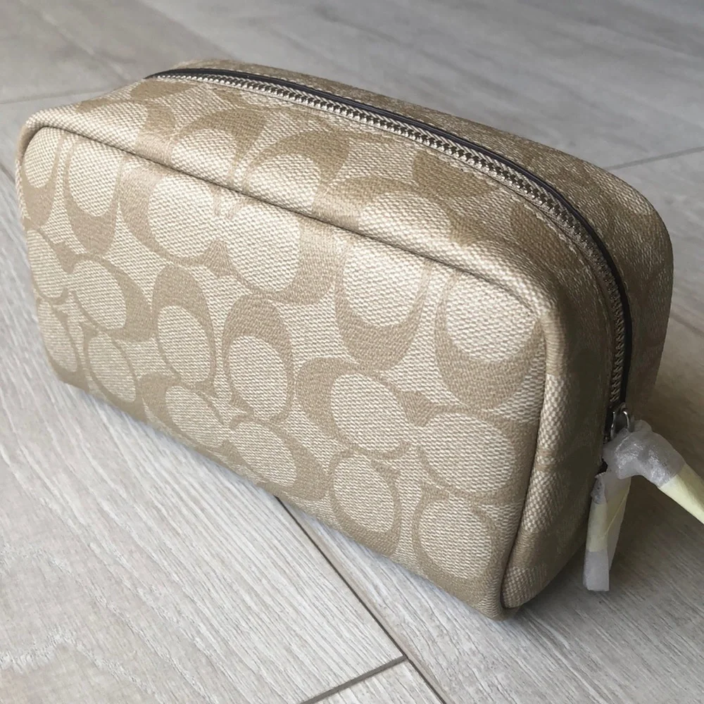 NWT Disney X Coach Once Upon A Time Cosmetic Case - Picture 4 of 8